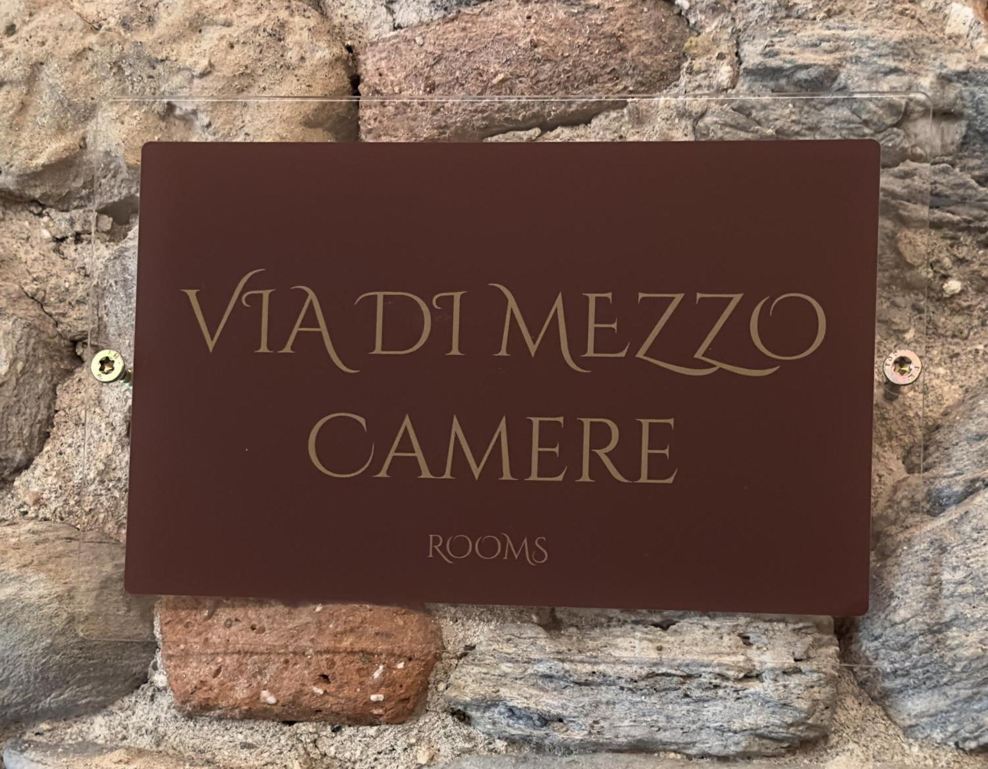Via Di Mezzo Camere Pietrasanta Esterno foto