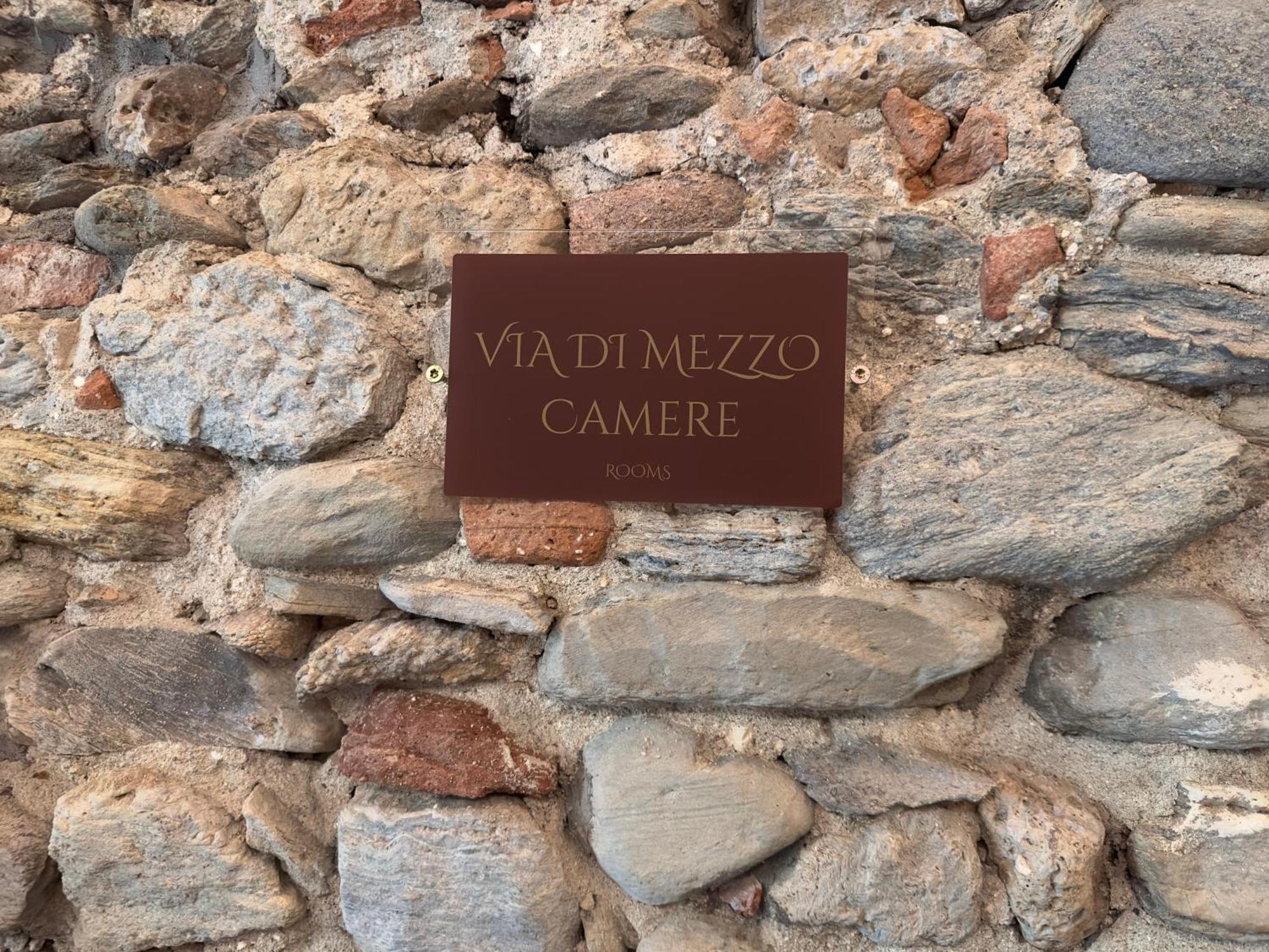 Via Di Mezzo Camere Pietrasanta Esterno foto
